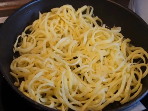 Rezept: Fischfilet im Bierteig, Spaghettikartoffelkröstie und Brokkoliröschen Bild Nr. 9 Fischfilet im Bierteig, Spaghettikartoffelkröstie und Brokkoliröschen - Rezept - Bild Nr. 9