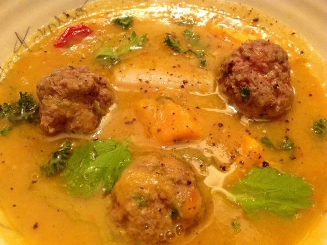 Rezept: Schwarzwurzelsuppe mit Hackbällchen Bild Nr. 2 Schwarzwurzelsuppe mit Hackbällchen - Rezept - Bild Nr. 2