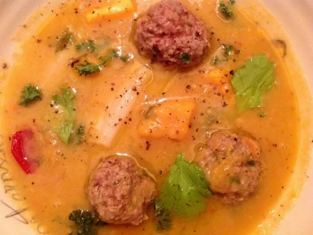 Rezept: Schwarzwurzelsuppe mit Hackbällchen Bild Nr. 5 Schwarzwurzelsuppe mit Hackbällchen - Rezept - Bild Nr. 5