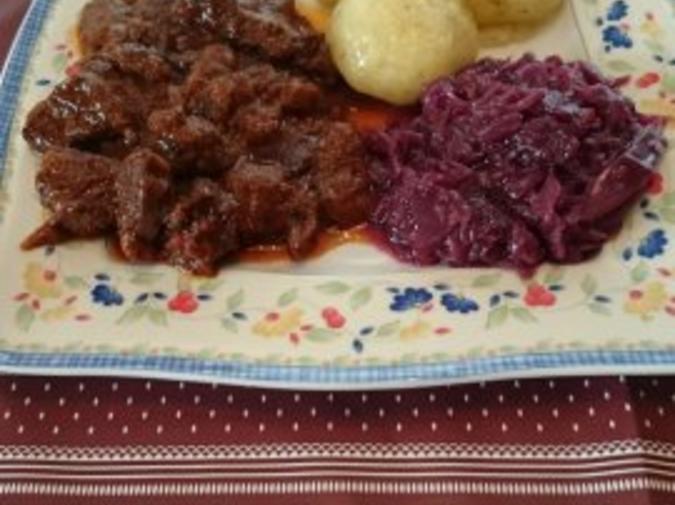 Gulasch sehr herzhaft halb wild/rind - einfach - 45 kcal/100g Gulasch sehr herzhaft halb wild/rind - einfach - 45 kcal/100g