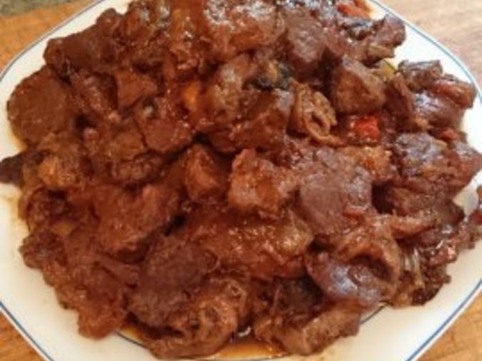 Gulasch sehr herzhaft halb wild/rind - einfach - 45 kcal/100g Gulasch sehr herzhaft halb wild/rind - einfach - 45 kcal/100g