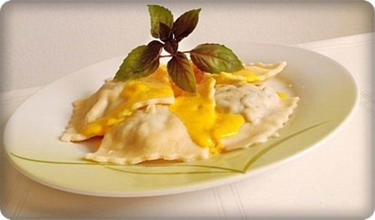 Schwäbische Maultaschen mit pikanter Käse Sauce nappiert - Rezept - Bild Nr. 2