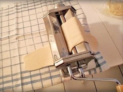 Rezept: Schwäbische Maultaschen mit pikanter Käse Sauce nappiert Bild Nr. 3 Schwäbische Maultaschen mit pikanter Käse Sauce nappiert - Rezept - Bild Nr. 3