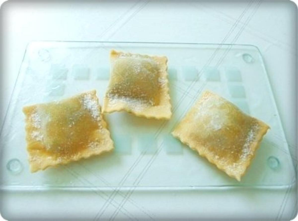 Schwäbische Maultaschen mit pikanter Käse Sauce nappiert - Rezept - Bild Nr. 5