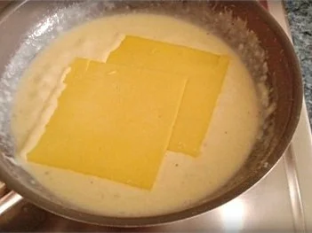 Rezept: Schwäbische Maultaschen mit pikanter Käse Sauce nappiert Bild Nr. 9 Schwäbische Maultaschen mit pikanter Käse Sauce nappiert - Rezept - Bild Nr. 9