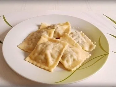 Rezept: Schwäbische Maultaschen mit pikanter Käse Sauce nappiert Bild Nr. 12 Schwäbische Maultaschen mit pikanter Käse Sauce nappiert - Rezept - Bild Nr. 12