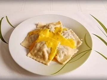 Rezept: Schwäbische Maultaschen mit pikanter Käse Sauce nappiert Bild Nr. 13 Schwäbische Maultaschen mit pikanter Käse Sauce nappiert - Rezept - Bild Nr. 13