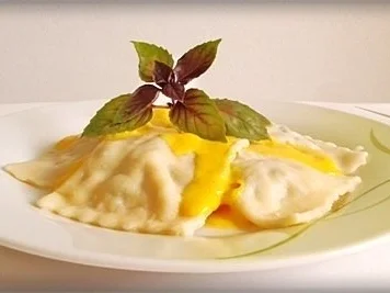 Rezept: Schwäbische Maultaschen mit pikanter Käse Sauce nappiert Bild Nr. 14 Schwäbische Maultaschen mit pikanter Käse Sauce nappiert - Rezept - Bild Nr. 14