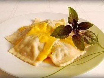 Rezept: Schwäbische Maultaschen mit pikanter Käse Sauce nappiert Bild Nr. 15 Schwäbische Maultaschen mit pikanter Käse Sauce nappiert - Rezept - Bild Nr. 15