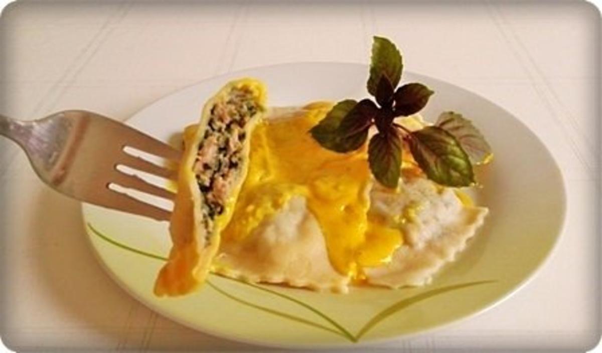 Schwäbische Maultaschen mit pikanter Käse Sauce nappiert - Rezept - Bild Nr. 16