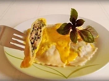 Rezept: Schwäbische Maultaschen mit pikanter Käse Sauce nappiert Bild Nr. 16 Schwäbische Maultaschen mit pikanter Käse Sauce nappiert - Rezept - Bild Nr. 16