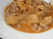 SCHWEINSGULASCH MIT SPÄTZLE - Rezept