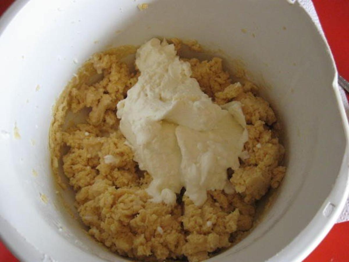 Gugelhupf mit Quark und Nussschokolade - Rezept - Bild Nr. 7