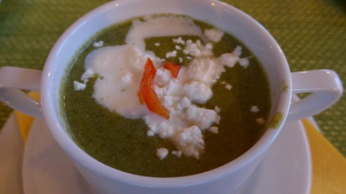 Suppen & Eintöpfe :  Spinat - Suppe mit Schafskäse - Rezept
