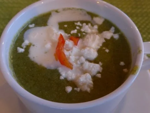 Suppen & Eintöpfe :  Spinat - Suppe mit Schafskäse - Rezept