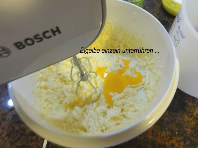 Rezept: Rührteig: KÄSE-SCHMAND-TORTE (ohne Boden) Bild Nr. 4 Rührteig: KÄSE-SCHMAND-TORTE (ohne Boden) - Rezept - Bild Nr. 4