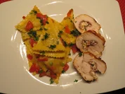 Rezept: Hรคhnchenroulade "Surf & Turf" mit Triangoli und Tomaten-Trรผffel-Butter Hรคhnchenroulade "Surf & Turf" mit Triangoli und Tomaten-Trรผffel-Butter - Rezept