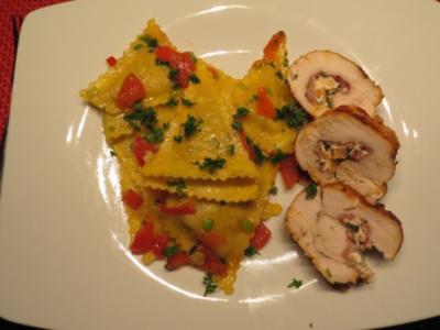 Rezept: Hähnchenroulade "Surf & Turf" mit Triangoli und Tomaten-Trüffel-Butter Hähnchenroulade "Surf & Turf" mit Triangoli und Tomaten-Trüffel-Butter - Rezept