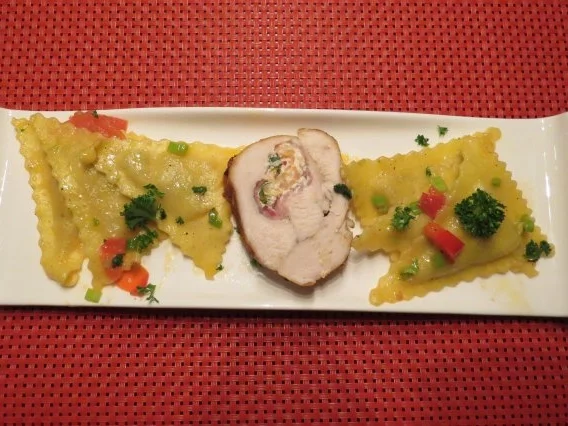 Hähnchenroulade "Surf & Turf" mit Triangoli und Tomaten-Trüffel-Butter - Rezept - Bild Nr. 4