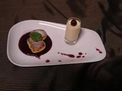 Hausgemachte Quarkkeulchen auf Holunderspiegel und Vanille-Eierlikör-Creme - Rezept