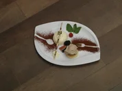 Rezept: Buttermilch-Panna-Cotta und Oliveneis Buttermilch-Panna-Cotta und Oliveneis - Rezept