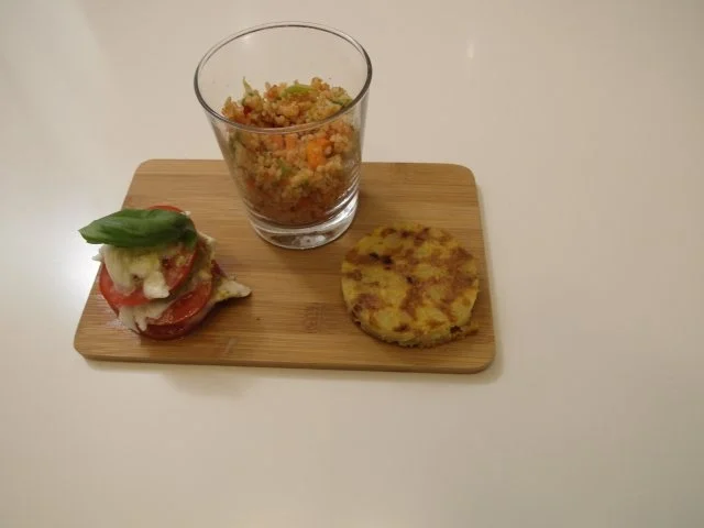 Rezept: Bulgur Salat, Tomaten-Mozzarella Turm und Tortilla Bulgur Salat, Tomaten-Mozzarella Turm und Tortilla - Rezept