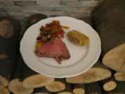 Rinderfilet im Puttanesca Mantel, Frittierte Pancetta Kartoffeln, Türkisches Gemüse - Rezept