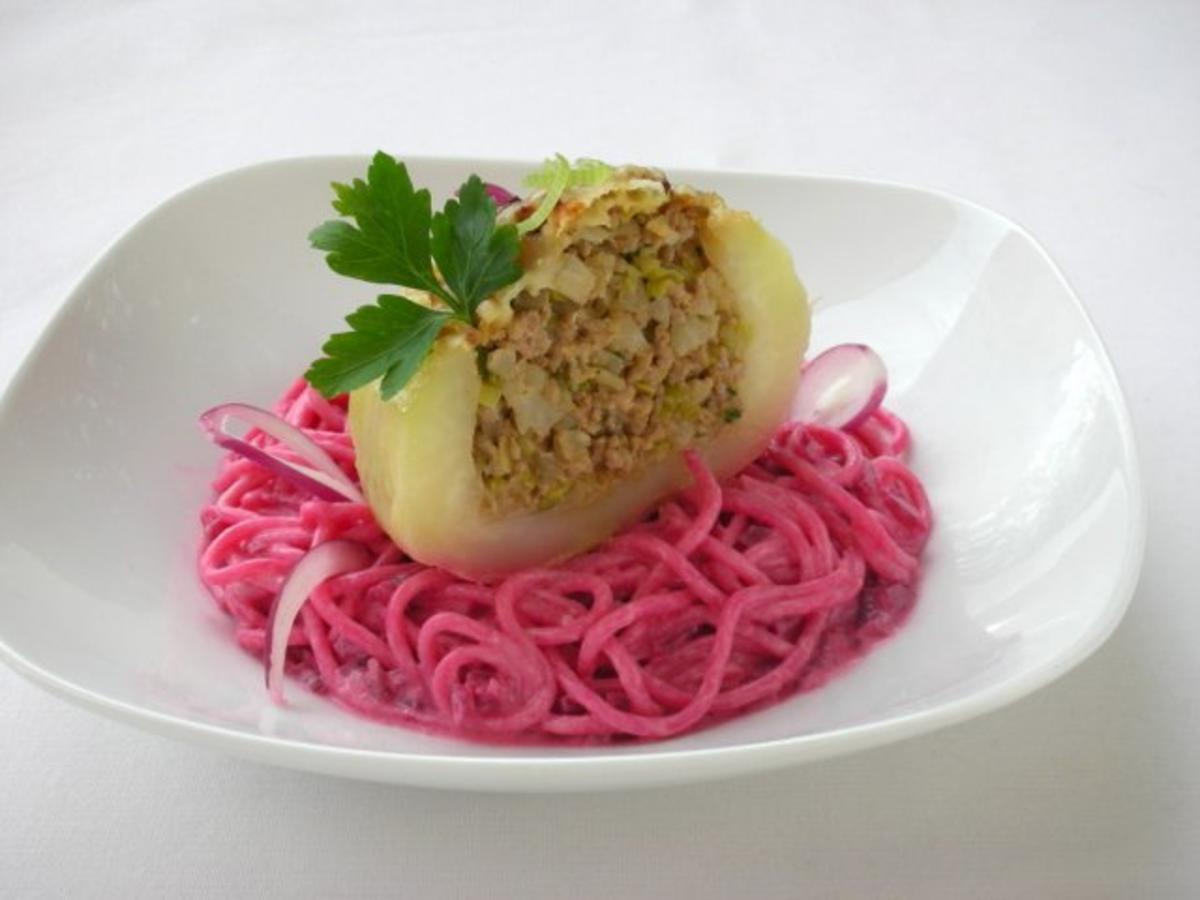 Mit Hackfleisch gefüllte Kohlrabi an Rote Bete - Spaghetti - Rezept - Bild Nr. 2