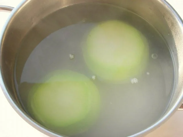 Mit Hackfleisch gefüllte Kohlrabi an Rote Bete - Spaghetti - Rezept - Bild Nr. 4