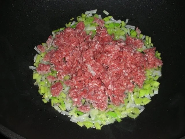 Mit Hackfleisch gefüllte Kohlrabi an Rote Bete - Spaghetti - Rezept - Bild Nr. 7