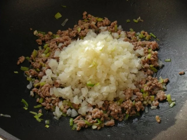 Mit Hackfleisch gefüllte Kohlrabi an Rote Bete - Spaghetti - Rezept - Bild Nr. 9