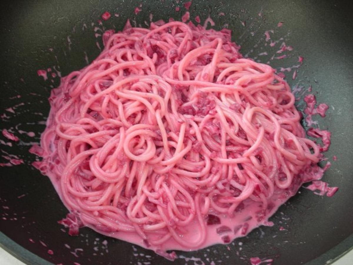 Mit Hackfleisch gefüllte Kohlrabi an Rote Bete - Spaghetti - Rezept - Bild Nr. 17
