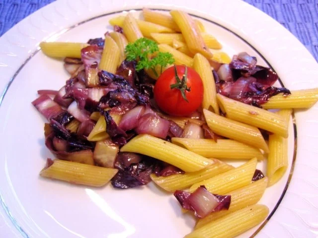 Rezept: Pasta mit gebratenem Radicchio Pasta mit gebratenem Radicchio - Rezept