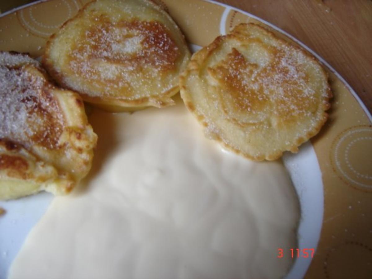 Apfelküchle mit Vanillesoße Rezept Eingereicht von Heimi