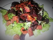 Rezept: Gebackene Knollen auf Salatbett Gebackene Knollen auf Salatbett - Rezept