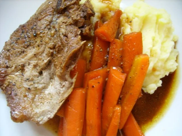 Rezept: Kotelett mit karamilisierten Möhren Kotelett mit karamilisierten Möhren - Rezept