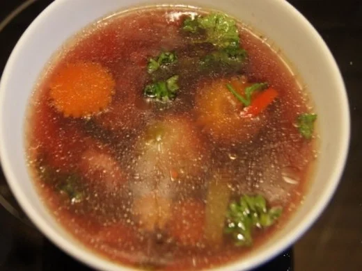 Dunkle Rindfleisch-Gemüsesuppe - Rezept