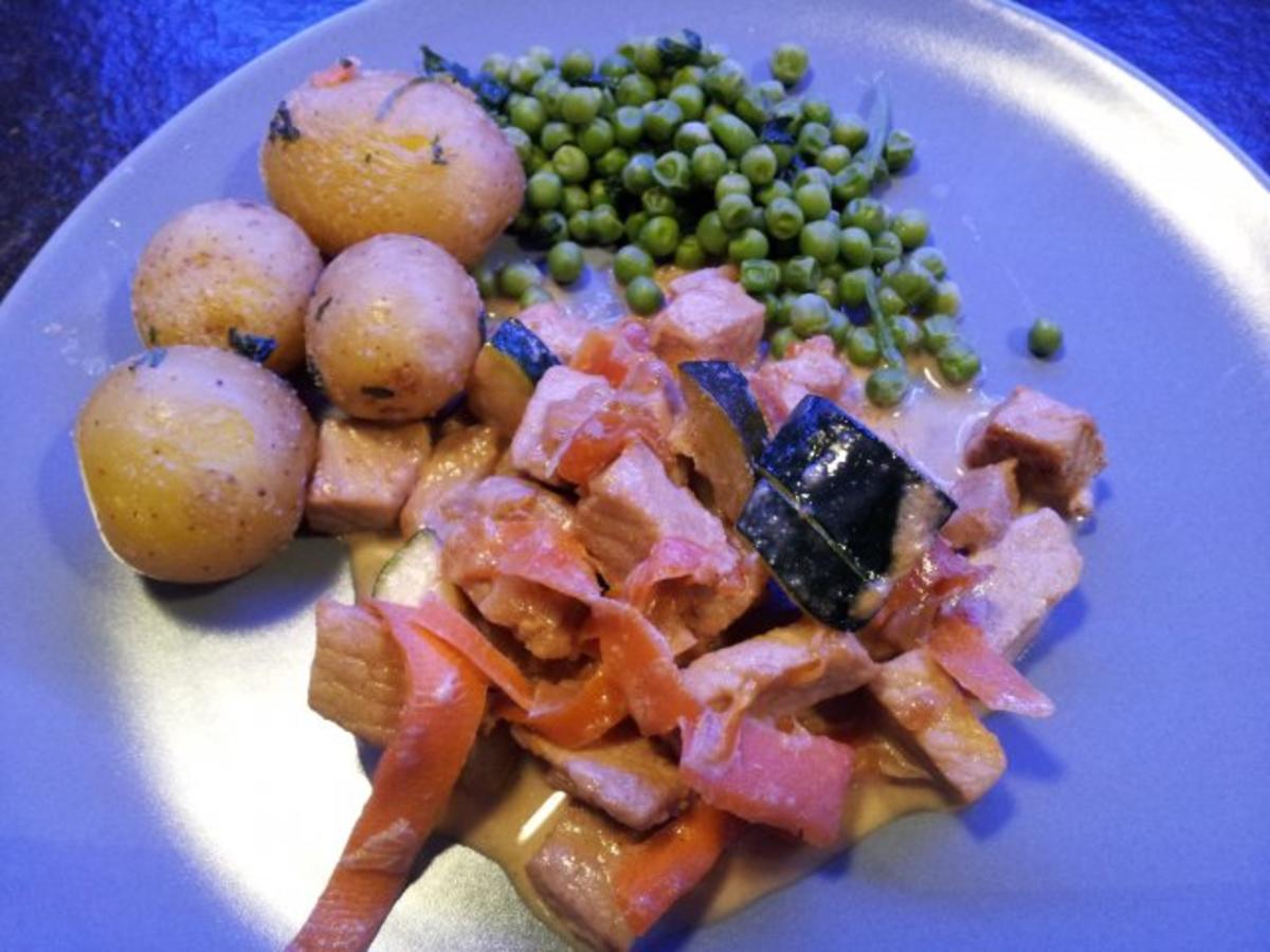 Steyrer Schweinepfandl mit Zucchini und Buttererbsen - Rezept