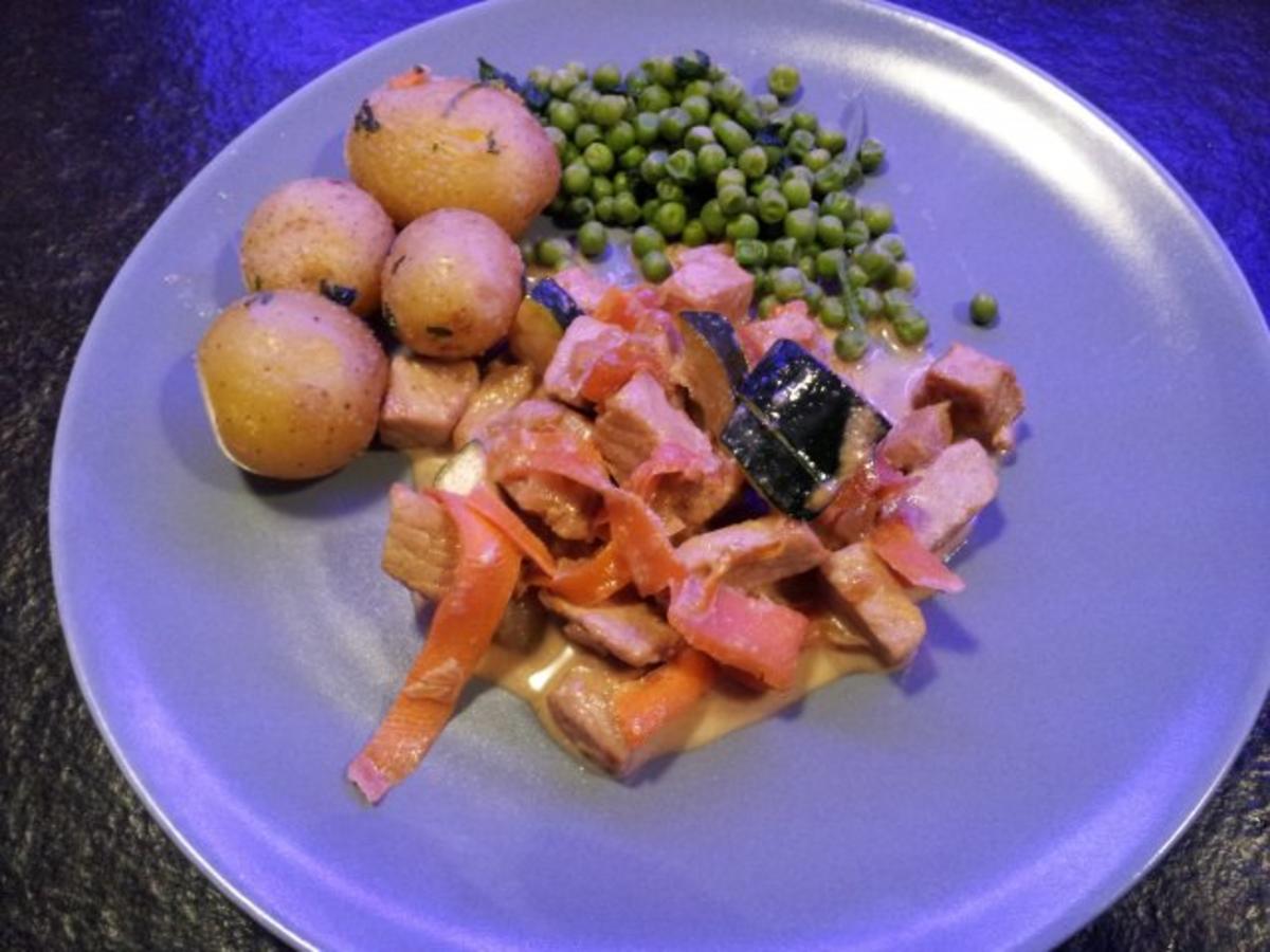Steyrer Schweinepfandl mit Zucchini und Buttererbsen - Rezept - Bild Nr. 2