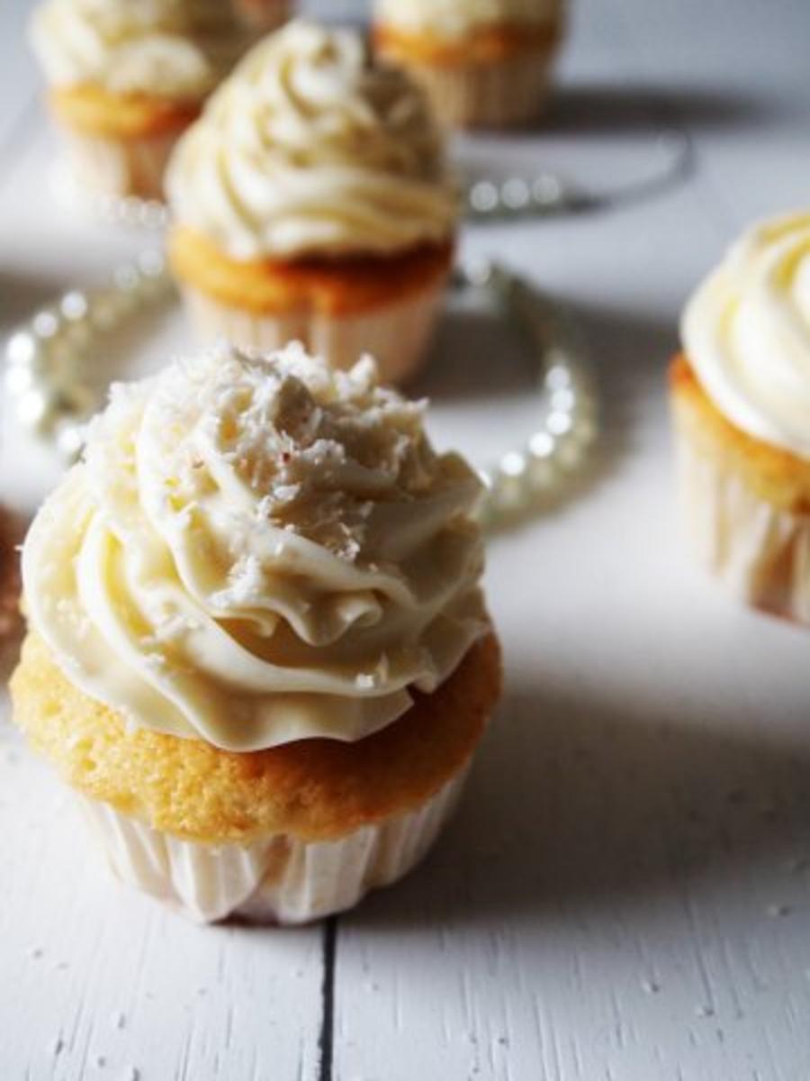 White Cupcakes with Cream Cheese Frosting - Rezept - Bild Nr. 2