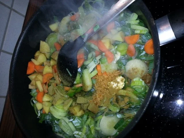 Rezept: Grünes Gemüsecurry mit scharfen Spießen Bild Nr. 5 Grünes Gemüsecurry mit scharfen Spießen - Rezept - Bild Nr. 5