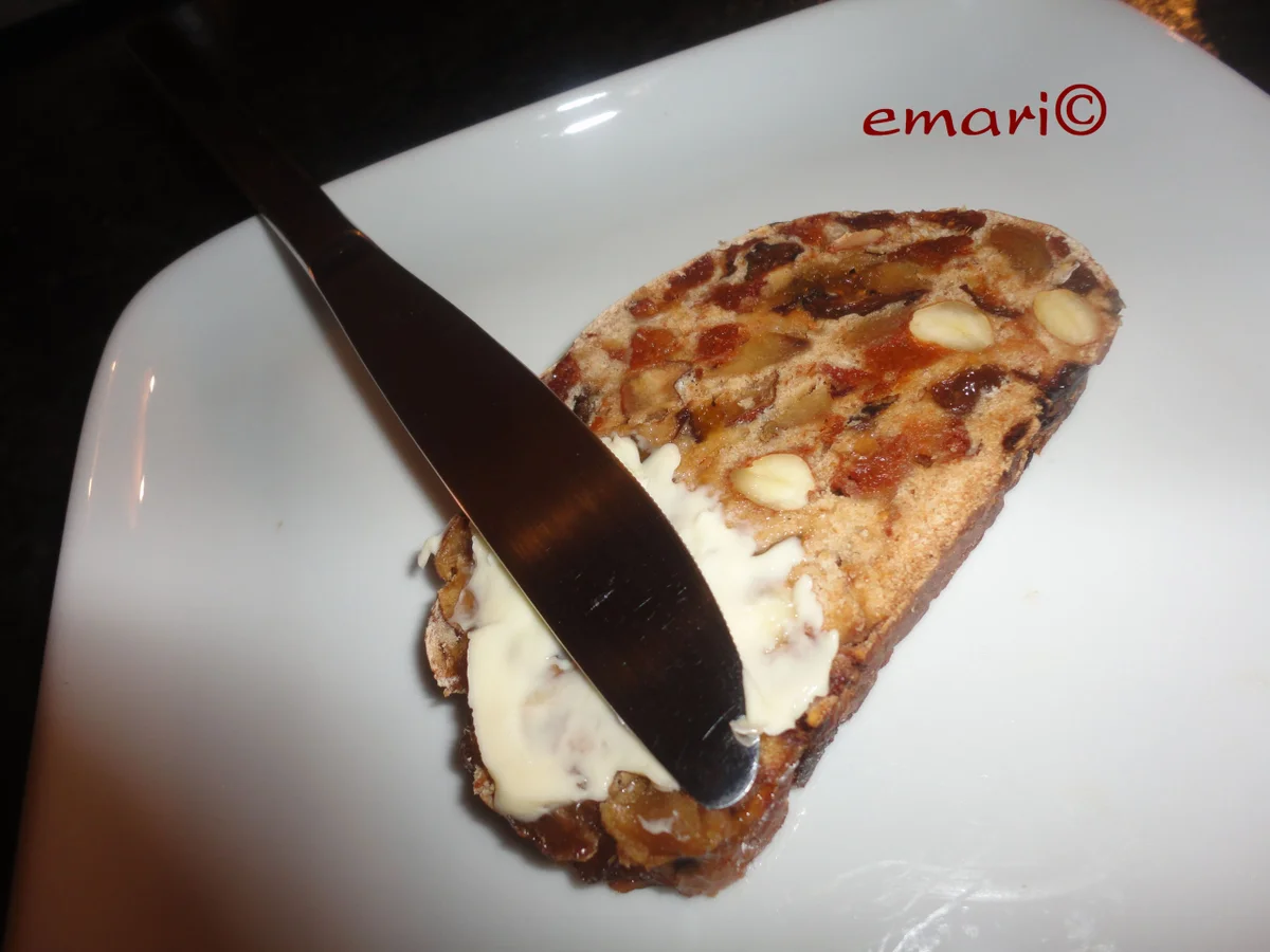 Früchte / Nußbrot  a'la emari - Rezept - Bild Nr. 2283