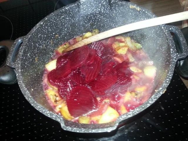 Rezept: Winterliche Rote Bete Suppe Bild Nr. 5 Winterliche Rote Bete Suppe - Rezept - Bild Nr. 5