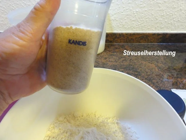 Rührteig:   PFIRSICH - KNUSPERSTREUSEL- Blechkuchen - Rezept - Bild Nr. 5