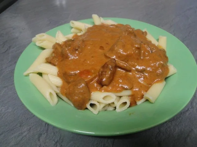 Schneller, einfacher, leckerer Gulasch nur mit Zwiebeln, geht ruckzuck - Rezept