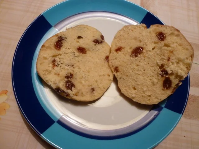 Rezept: Leicht beschwipste Rosinenbrötchen Bild Nr. 2 Leicht beschwipste Rosinenbrötchen - Rezept - Bild Nr. 2