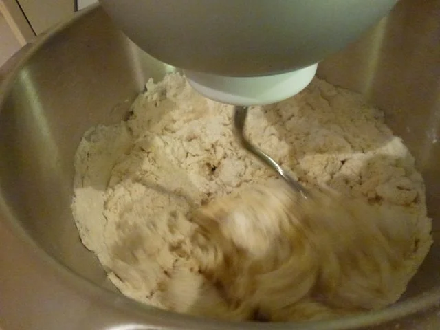 Rezept: Leicht beschwipste Rosinenbrötchen Bild Nr. 4 Leicht beschwipste Rosinenbrötchen - Rezept - Bild Nr. 4