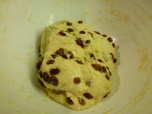 Rezept: Leicht beschwipste Rosinenbrötchen Bild Nr. 7 Leicht beschwipste Rosinenbrötchen - Rezept - Bild Nr. 7