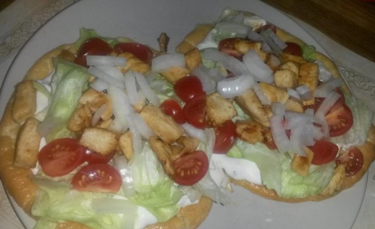 Bilder für Low Carb Pita mit Hähnchen, Tzaziki & Salat - Rezept