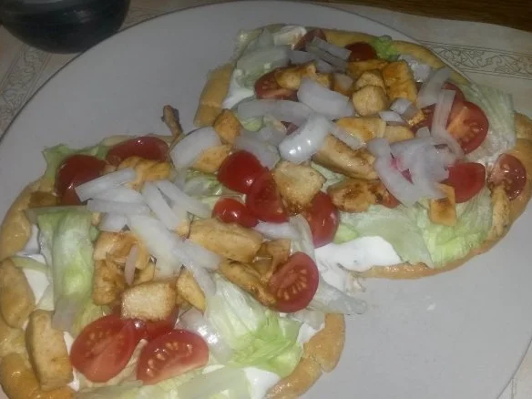 Rezept: Low Carb Pita mit Hähnchen, Tzaziki & Salat Bild Nr. 2 Low Carb Pita mit Hähnchen, Tzaziki & Salat - Rezept - Bild Nr. 2